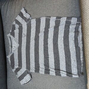 American Eagle XS Black/Gray V-Neck T-Shirt